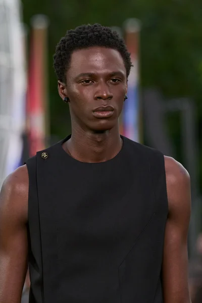 Look 14